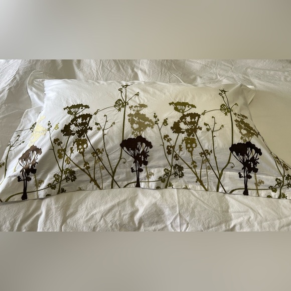 Margaret Muir | (1) King Sham | White Embroidered Pillow | EUC - Picture 9 of 10